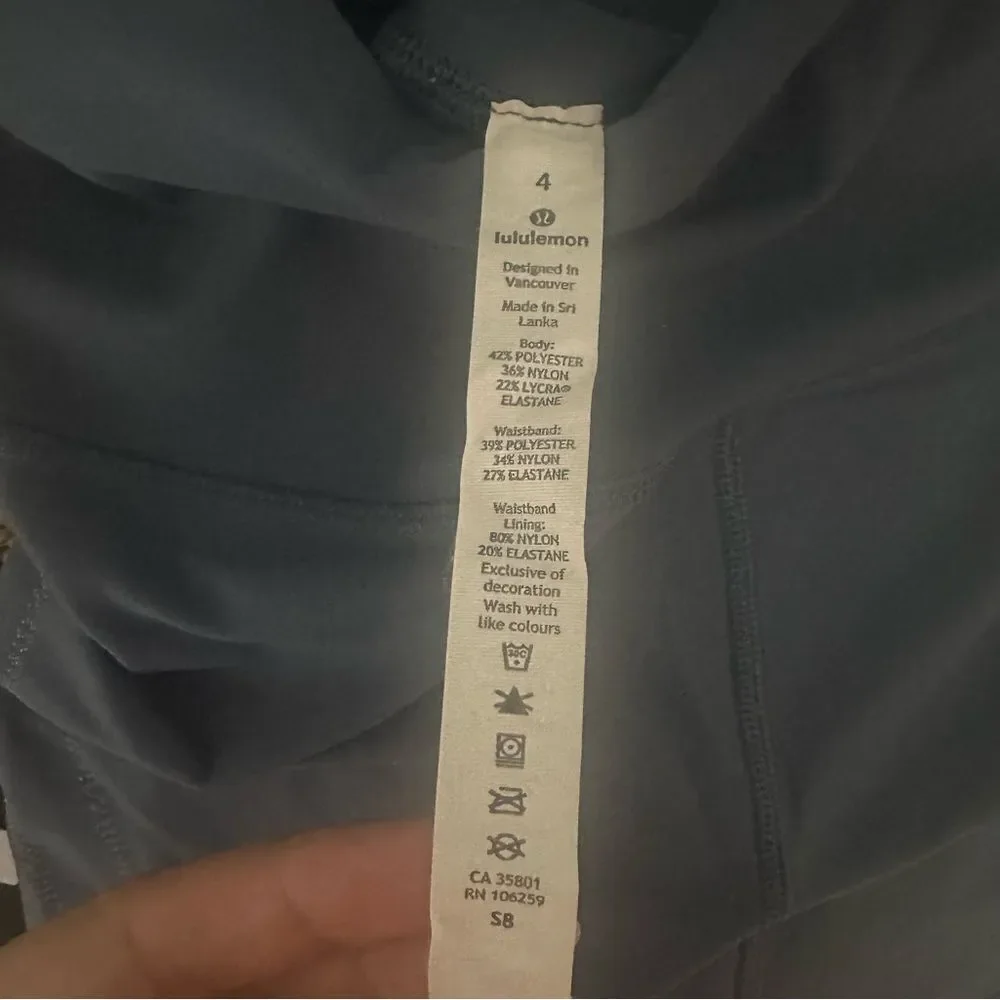 lululemon 4 Navy Cropped Leggings (b1)